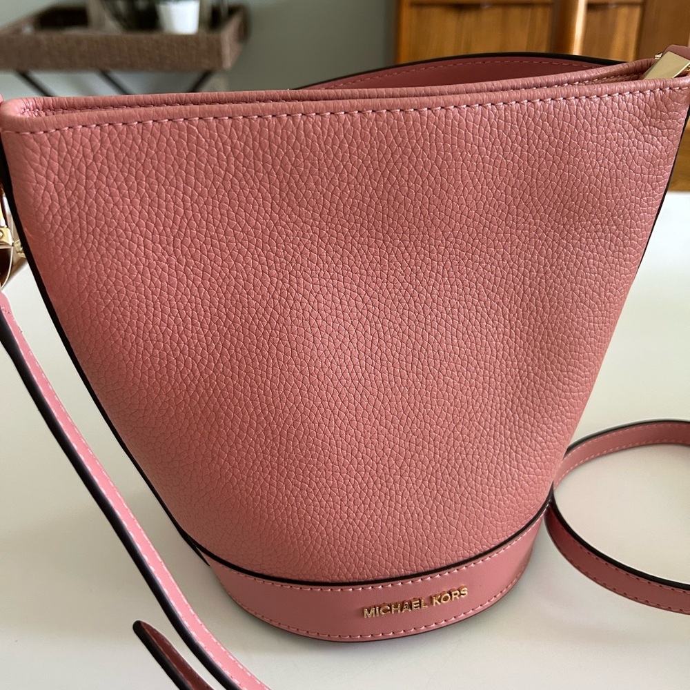 Michael Kors Pink Crossbody Bag with Pebbled Leather and wallet